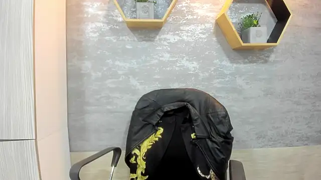 Snapshot of Mhelanny2 chatting on April 26, 2026, 5:05 am Mhelanny2 online show from April 26, 2026, 5:05 am