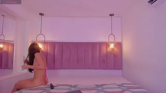 luisah  online show from February 8, 2025, 2:47 am