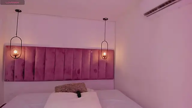 luisah  online show from February 17, 2025, 7:53 pm