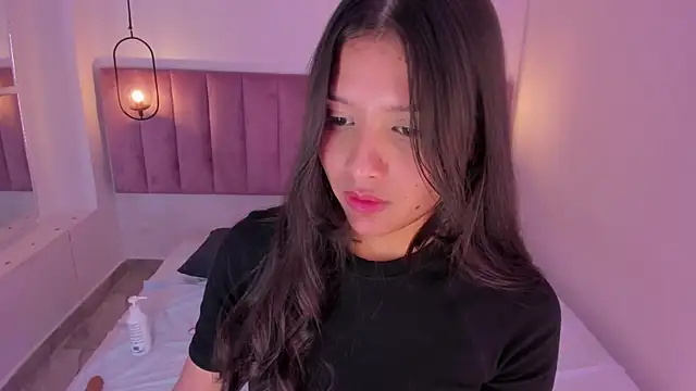 luisah  online show from February 25, 2025, 7:58 pm