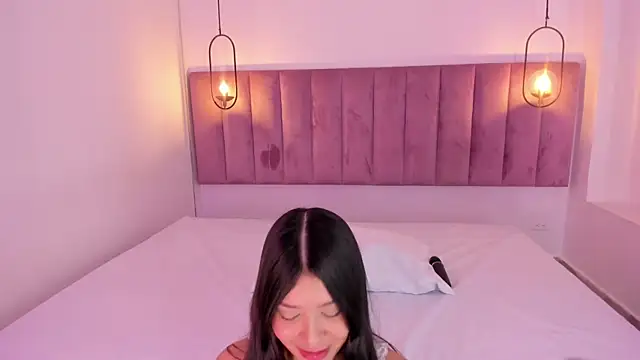 luisah  online show from March 16, 2025, 7:49 pm