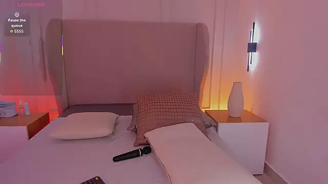 luisah  online show from October 28, 2025, 8:11 pm