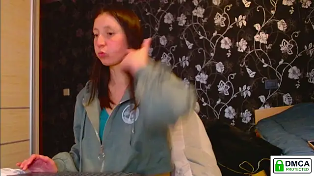 Snapshot of Sophi_Cute chatting on February 8, 2026, 2:42 pm Sophi Cute online show from February 8, 2026, 2:42 pm