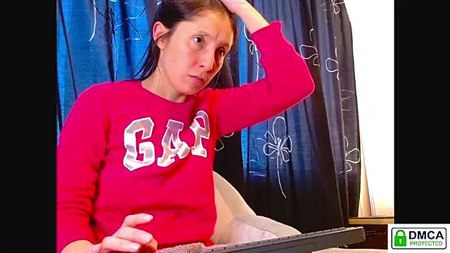 Snapshot of Sophi_Cute chatting on February 17, 2026, 2:46 pm Sophi Cute online show from February 17, 2026, 2:46 pm