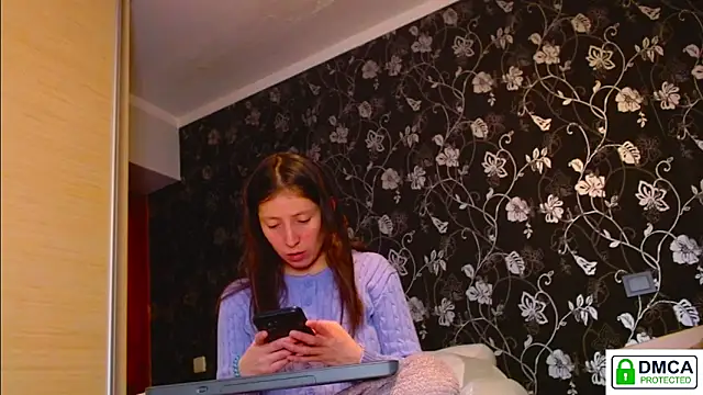 Snapshot of Sophi_Cute chatting on February 18, 2026, 2:35 pm Sophi Cute online show from February 18, 2026, 2:35 pm