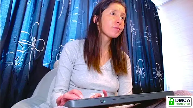 Snapshot of Sophi_Cute chatting on February 19, 2026, 2:02 pm Sophi Cute online show from February 19, 2026, 2:02 pm