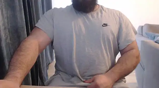 hugemachohandsome online show from February 26, 2025, 11:52 am