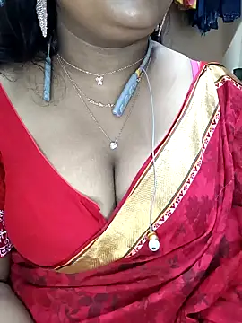 Snapshot of Sophiaboudi chatting on November 16, 2025, 3:17 pm Sophiaboudi online show from November 16, 2025, 3:17 pm