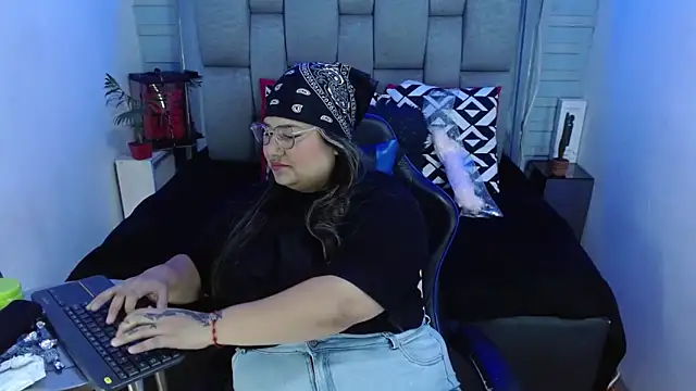 Snapshot of evelin_zaens chatting on November 10, 2025, 6:45 am evelin zaens online show from November 10, 2025, 6:45 am