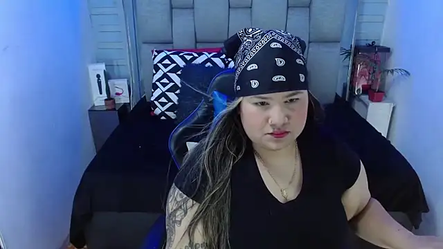 Snapshot of evelin_zaens chatting on November 11, 2025, 4:12 am evelin zaens online show from November 11, 2025, 4:12 am