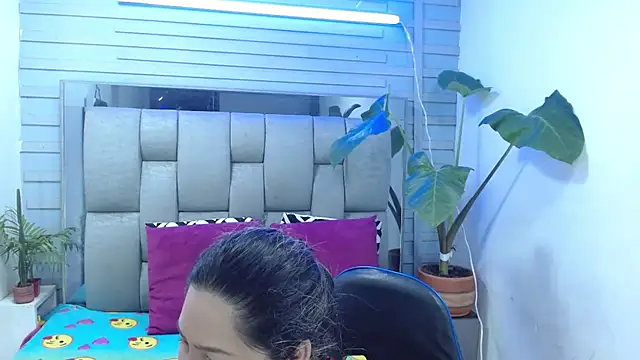 Snapshot of evelin_zaens chatting on April 21, 2026, 4:08 am evelin zaens online show from April 21, 2026, 4:08 am