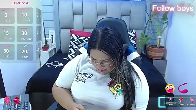 Snapshot of evelin_zaens chatting on June 1, 2026, 12:56 am evelin zaens online show from June 1, 2026, 12:56 am