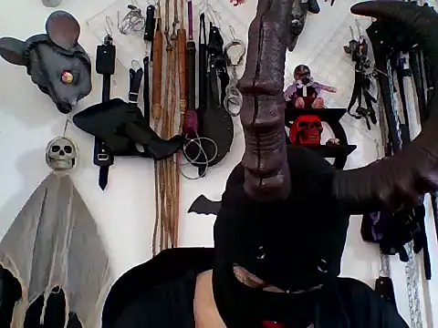 Snapshot of FeticheMacabre chatting on May 1, 2026, 4:00 pm FeticheMacabre online show from May 1, 2026, 4:00 pm