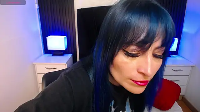 alicia moom online show from October 11, 2025, 2:59 pm