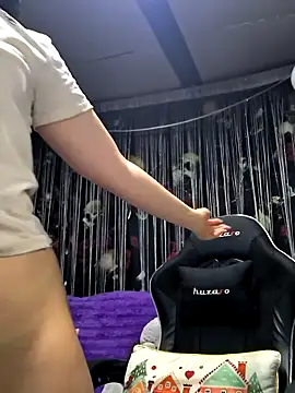 KikiXRed online show from March 17, 2026, 4:17 am