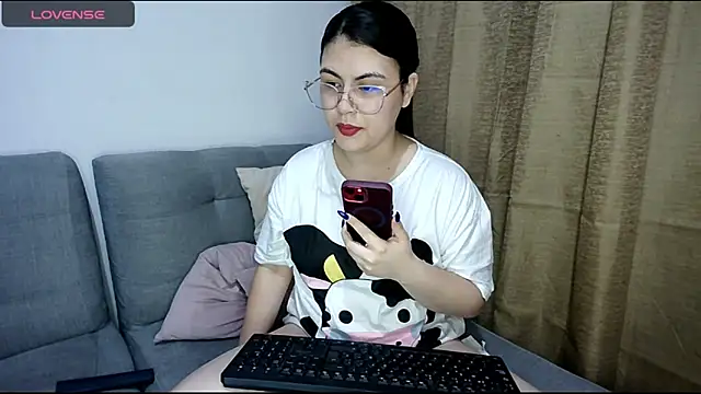 Snapshot of Alexxa_12 chatting on October 8, 2025, 3:15 am Alexxa 12 online show from October 8, 2025, 3:15 am