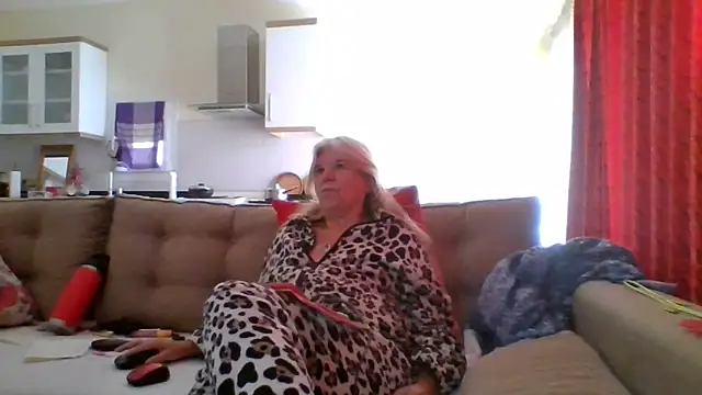 TrustfulVampire1 online show from December 14, 2025, 9:03 am