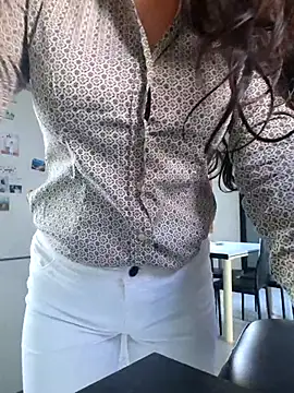 Snapshot of luxxe25 chatting on November 26, 2025, 8:37 am luxxe25 online show from November 26, 2025, 8:37 am