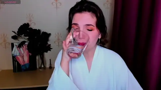 KindHazelHere  online show from September 27, 2025, 8:14 pm