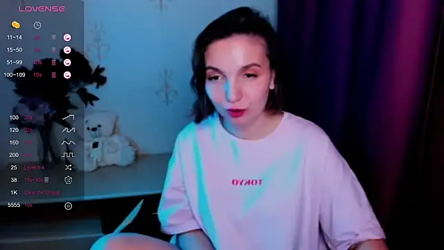 Snapshot of KindHazelHere_ chatting on November 19, 2025, 10:10 pm KindHazelHere online show from November 19, 2025, 10:10 pm