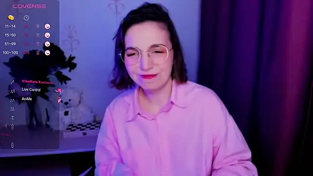 Snapshot of KindHazelHere_ chatting on November 21, 2025, 7:34 pm KindHazelHere online show from November 21, 2025, 7:34 pm