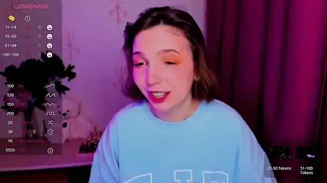 Snapshot of KindHazelHere_ chatting on November 26, 2025, 12:22 am KindHazelHere online show from November 26, 2025, 12:22 am