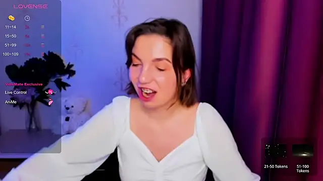 Snapshot of KindHazelHere_ chatting on December 16, 2025, 3:44 am KindHazelHere online show from December 16, 2025, 3:44 am