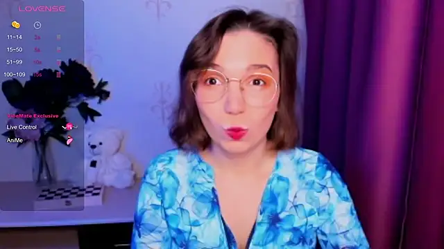 Snapshot of KindHazelHere_ chatting on December 18, 2025, 10:54 am KindHazelHere online show from December 18, 2025, 10:54 am