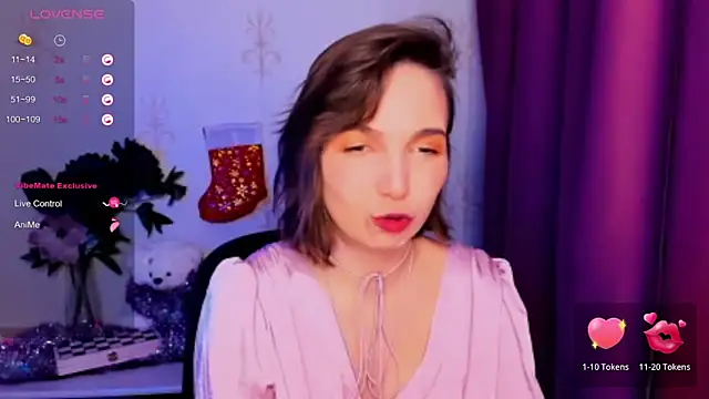 Snapshot of KindHazelHere_ chatting on December 19, 2025, 4:25 pm KindHazelHere online show from December 19, 2025, 4:25 pm