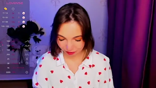 Snapshot of KindHazelHere_ chatting on January 8, 2026, 7:05 pm KindHazelHere online show from January 8, 2026, 7:05 pm