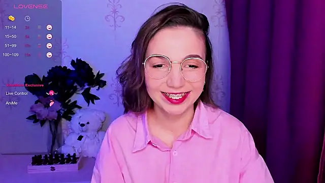 Snapshot of KindHazelHere_ chatting on February 6, 2026, 6:55 pm KindHazelHere online show from February 6, 2026, 6:55 pm