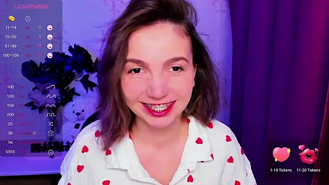 Snapshot of KindHazelHere_ chatting on February 13, 2026, 10:17 pm KindHazelHere online show from February 13, 2026, 10:17 pm