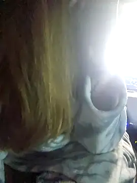 Crazylilredhead69 online show from February 15, 2025, 12:11 pm