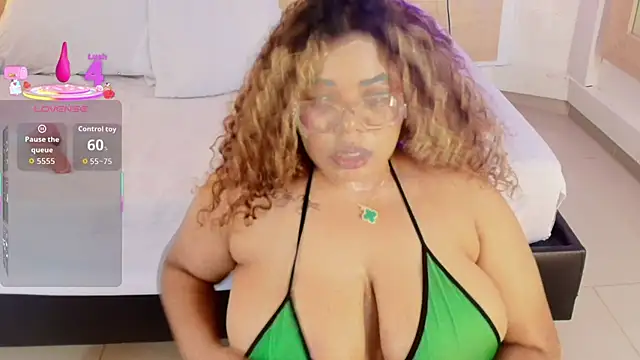  nickypurple  online show from October 24, 2025, 7:32 pm