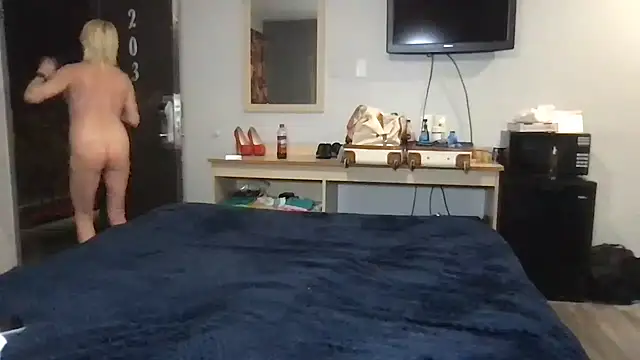 TiffaneyLove online show from March 4, 2026, 3:45 am