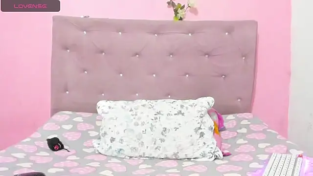 Snapshot of Ania-Ross chatting on March 9, 2025, 3:01 am Ania-Ross online show from March 9, 2025, 3:01 am