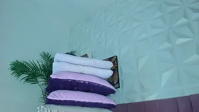 Hellen Sky online show from February 2, 2026, 7:12 pm