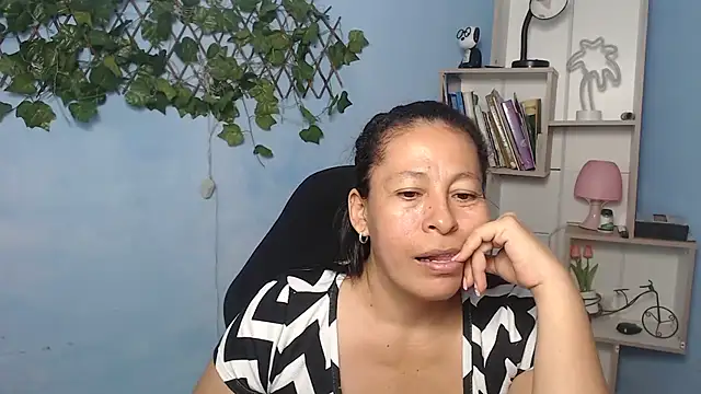 mature martina online show from December 20, 2025, 7:43 pm