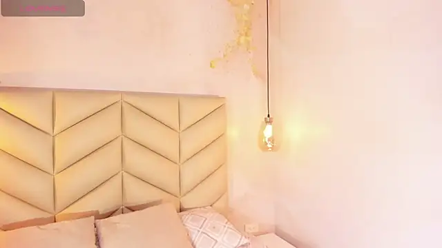 JESYSOZ23  online show from September 16, 2025, 6:20 pm