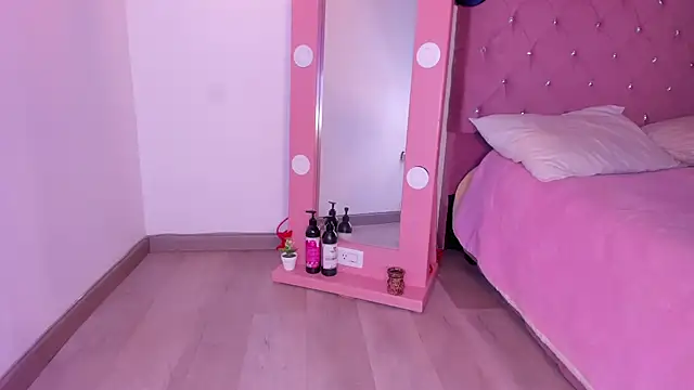 isa red hair online show from February 8, 2025, 5:08 am