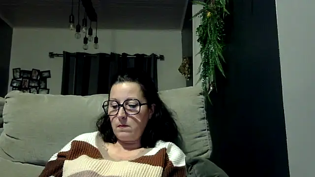 feline27 online show from January 5, 2026, 8:23 pm