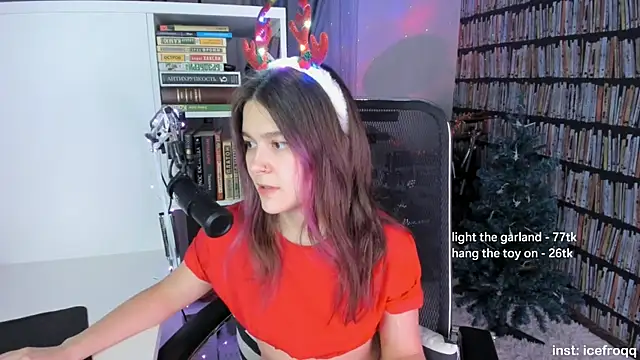 Snapshot of icefroqq chatting on December 21, 2024, 10:30 pm icefroqq online show from December 21, 2024, 10:30 pm