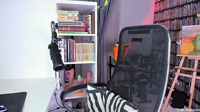 Snapshot of icefroqq chatting on February 26, 2025, 9:37 pm icefroqq online show from February 26, 2025, 9:37 pm