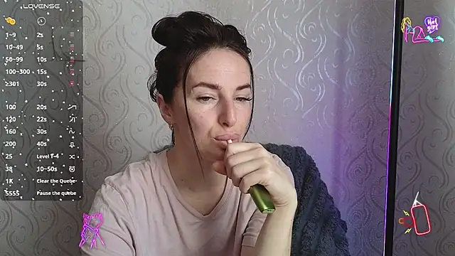 Snapshot of xx_adrihanna_xx chatting on May 11, 2026, 5:35 am xx adrihanna xx online show from May 11, 2026, 5:35 am