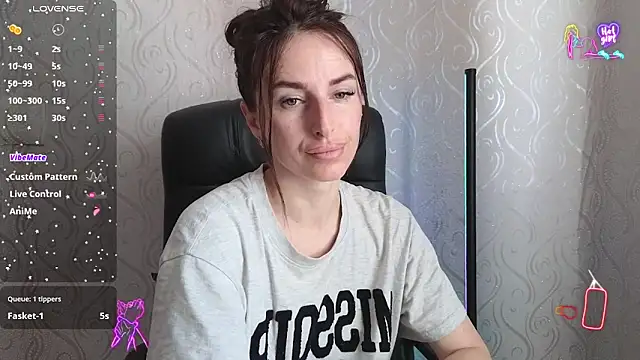 Snapshot of xx_adrihanna_xx chatting on May 17, 2026, 6:00 am xx adrihanna xx online show from May 17, 2026, 6:00 am