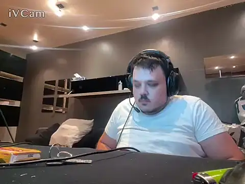 Snapshot of Bebemickey75 chatting on September 20, 2025, 8:21 pm Bebemickey75 online show from September 20, 2025, 8:21 pm