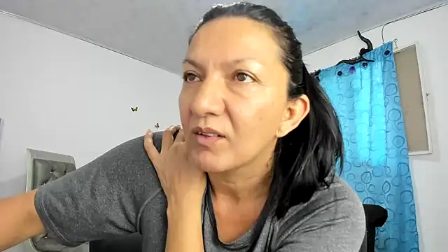 Snapshot of Angelblue_ chatting on January 2, 2025, 9:28 pm Angelblue online show from January 2, 2025, 9:28 pm