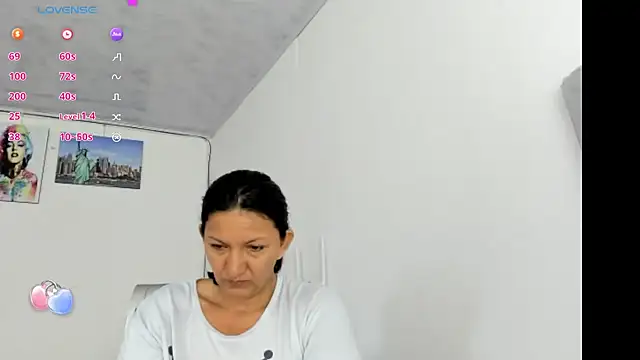 Snapshot of Angelblue_ chatting on January 26, 2025, 1:47 pm Angelblue online show from January 26, 2025, 1:47 pm