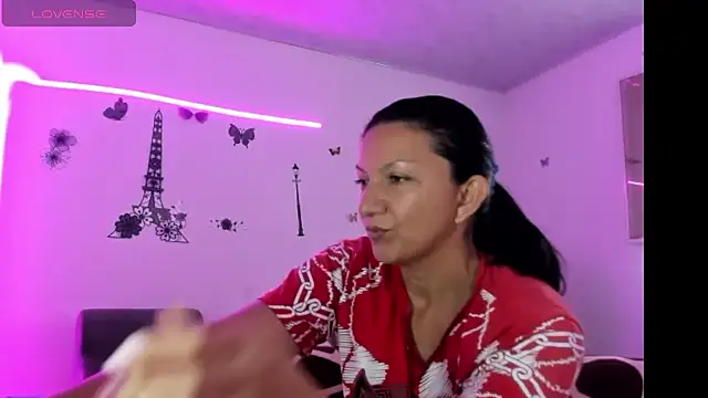 Snapshot of Angelblue_ chatting on February 10, 2025, 6:35 pm Angelblue online show from February 10, 2025, 6:35 pm