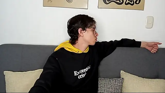 Snapshot of Norehg chatting on October 3, 2025, 8:39 pm Norehg online show from October 3, 2025, 8:39 pm